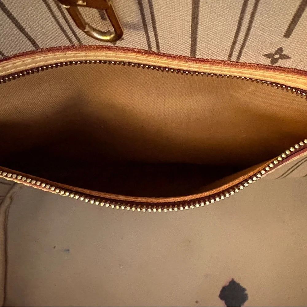 Louis Vuitton MM Neverfull - Picture 8 of 9